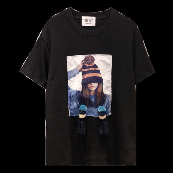 Modern női póló 3D elemekkel fekete, fehér és rózsaszín színben