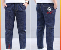 Alkalmi gyerekfarmer hímzéssel és zsebekkel