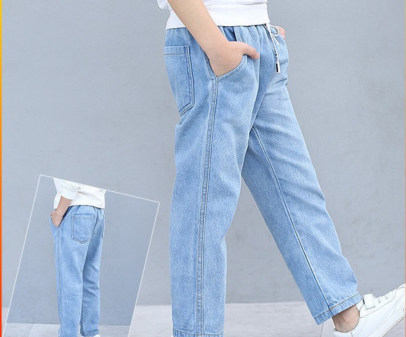 Kék színű, lezser gyerekfarmer, széles fűzős modellel