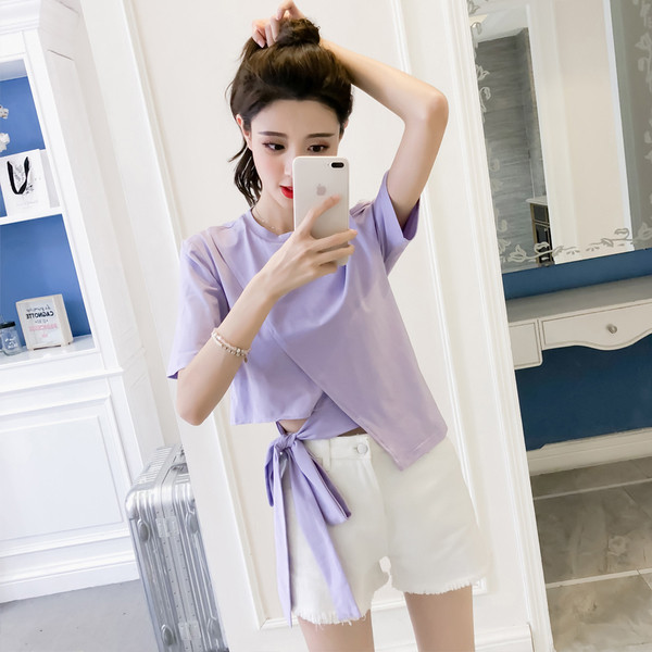 Aszimmetrikus női póló nyakkendővel több színben