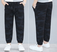 Modern, fűzős terepszínű nadrág fiúknak