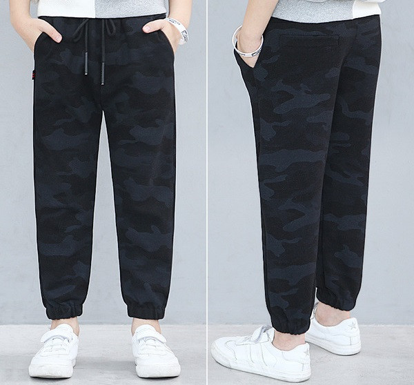 Modern, fűzős terepszínű nadrág fiúknak