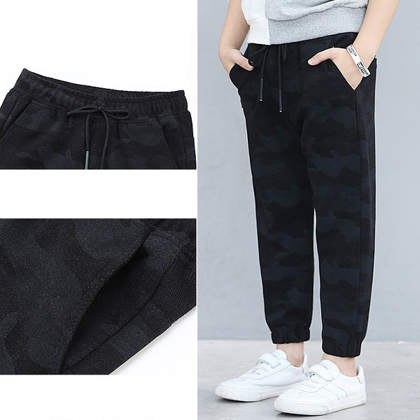 Modern, fűzős terepszínű nadrág fiúknak