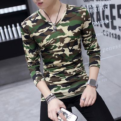 Férfi blúz V-nyakkal és terepszínű mintával - két színben