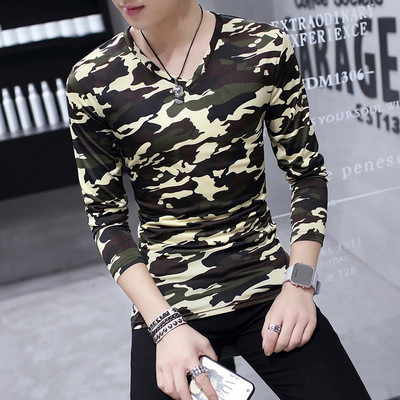 Férfi blúz V-nyakkal és terepszínű mintával - két színben
