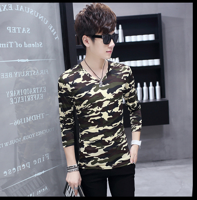 Férfi blúz V-nyakkal és terepszínű mintával - két színben