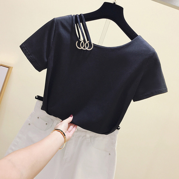 Καθημερινό μοντέλο γυναικείο μπλουζάκι με μεταλλικά δαχτυλίδια σε διάφορα χρώματα