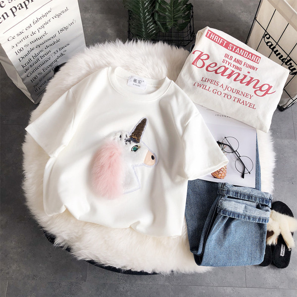 Új modell női póló 3D elemmel fekete-fehérben