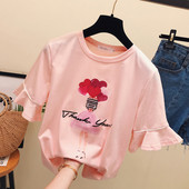 Fekete, fehér és rózsaszín rátéttel ellátott női póló