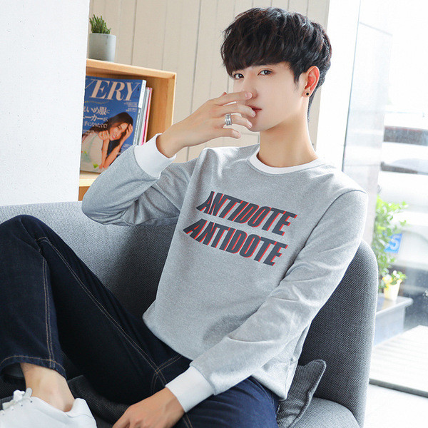 Bluză bărbătească cu inscripții și guler în formă de O în trei culori