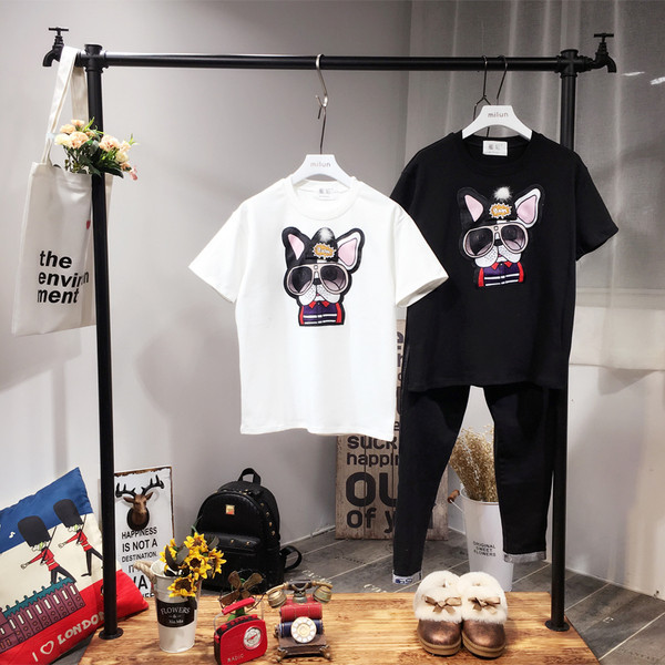 Alkalmi női póló színes rátéttel és 3D elemekkel