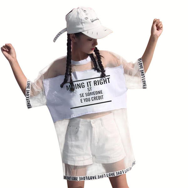 Modern női tunika fekete-fehér feliratokkal