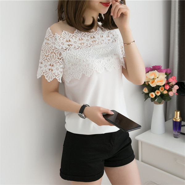 Stílusos női póló fekete-fehér csipkével