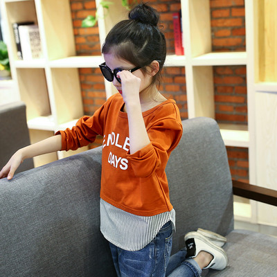 Μοντέρνα παιδική μπλούζα με επιγραφή και O-neckline για κορίτσια