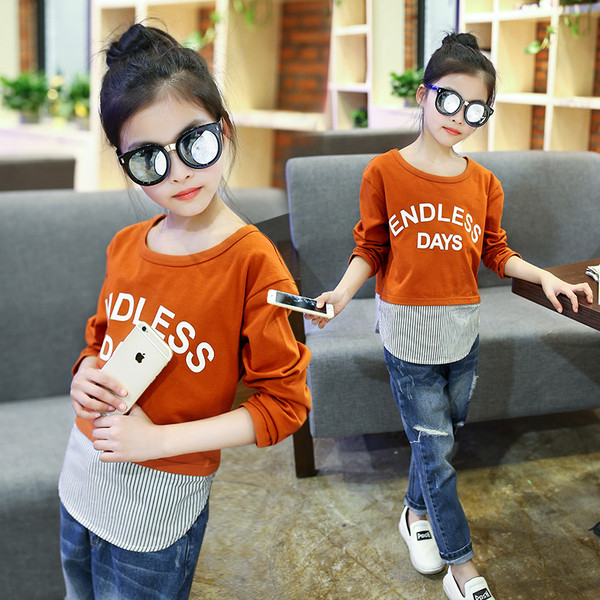 Μοντέρνα παιδική μπλούζα με επιγραφή και O-neckline για κορίτσια