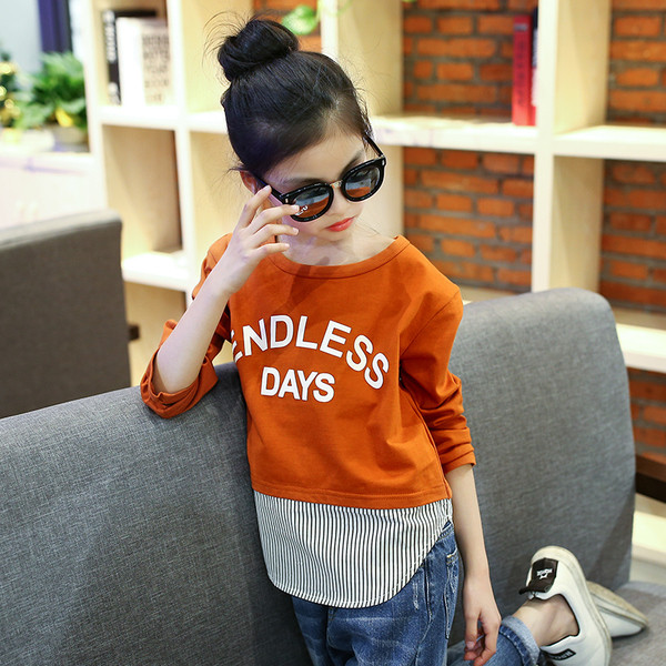 Μοντέρνα παιδική μπλούζα με επιγραφή και O-neckline για κορίτσια