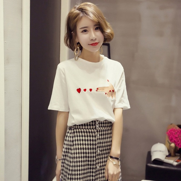 Γυναικείο μπλουζάκι σε μαύρο και άσπρο με κεντήματα