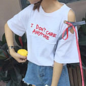 Μοντέρνα γυναικεία μπλούζα με επιγραφές και κορδόνια  σε μαύρο και άσπρο χρώμα