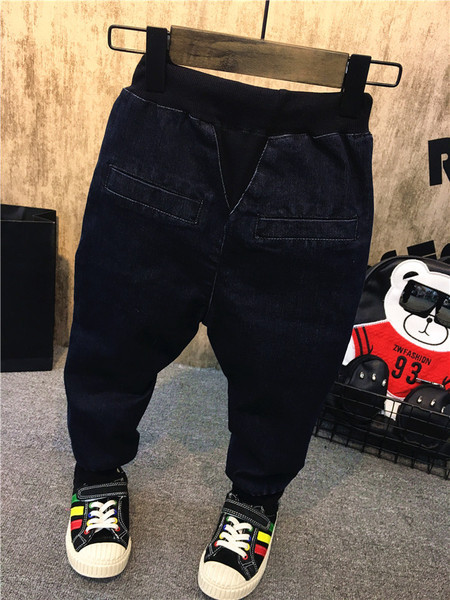 Gyerek modern nadrág zsebekkel és nyakkendőkkel fiúknak