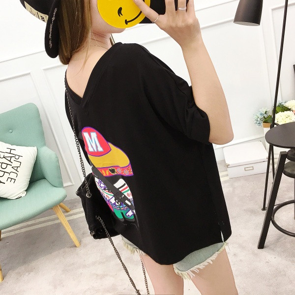 Μοντέρνα γυναικεία μπλούζα με ντεκολτέ σε σχήμα V σε δύο χρώματα