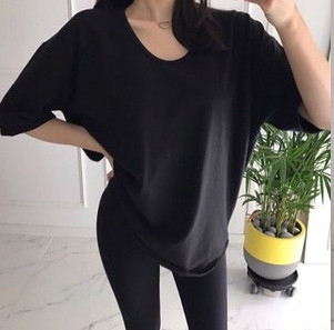 Női póló széles modell fehér és fekete színben