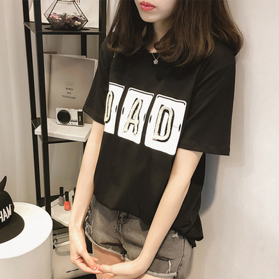 Μοντέρνα γυναικεία μπλούζα με τρισδιάστατο στοιχείο σε μαύρο, λευκό και ροζ χρώμα