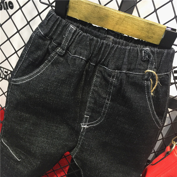 Blugi de copii actuali pentru baieti cu aplicatie