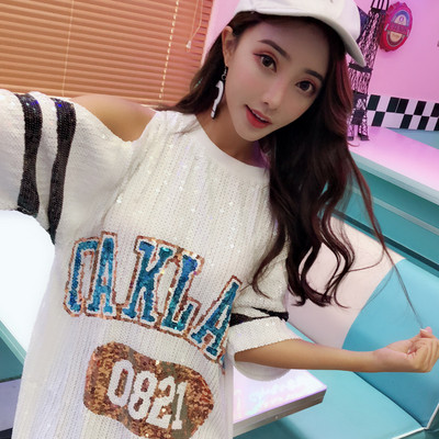 Modern női ruha nyitott vállú, flitterekkel több színben