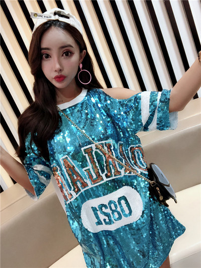 Modern női ruha nyitott vállú, flitterekkel több színben