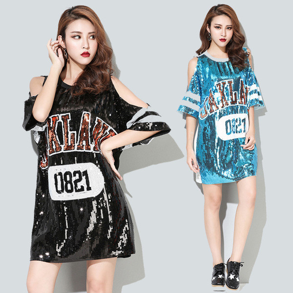 Modern női ruha nyitott vállú, flitterekkel több színben