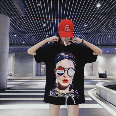 Καθημερινή γυναικεία μπλούζα με πολύχρωμες εφαρμογές - μακρύ μοντέλο σε διάφορα χρώματα