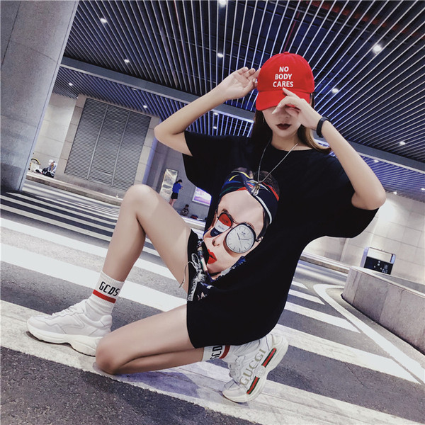 Καθημερινή γυναικεία μπλούζα με πολύχρωμες εφαρμογές - μακρύ μοντέλο σε διάφορα χρώματα