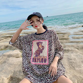 Tricou de dama modern cu imprimeu leopard si aplicatie color - model lung