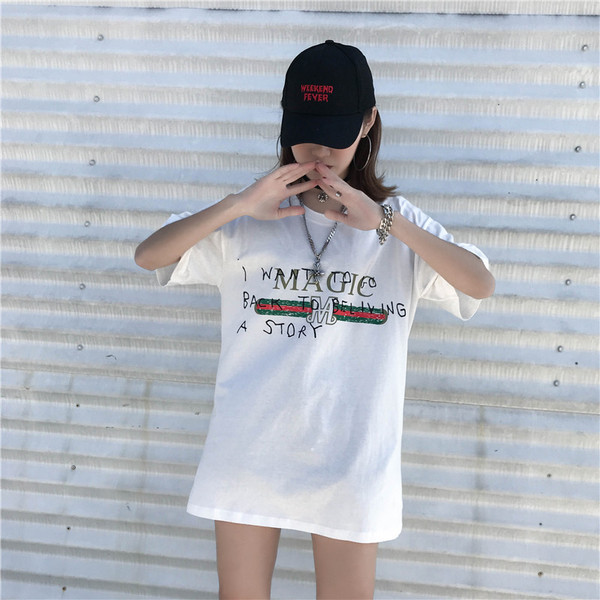 Alkalmi női póló fehér színű felirattal - hosszú modell