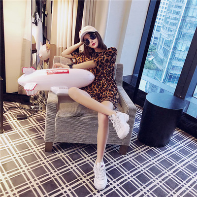 Modern női póló O-nyakú és színes rátéttel