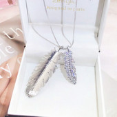 Γυναικείο κολιέ με διακοσμητικές πέτρες και μενταγιόν  φτερό