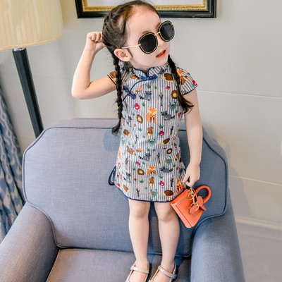 Modern gyerekruha virágos motívumokkal több színben, hasítékkal