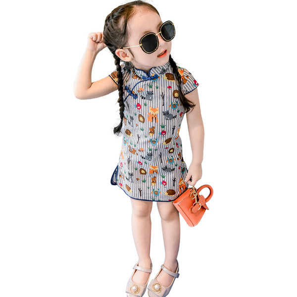 Modern gyerekruha virágos motívumokkal több színben, hasítékkal