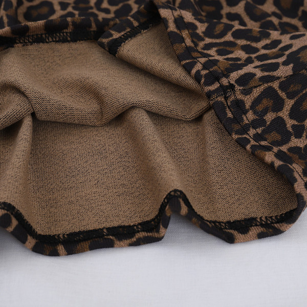 Modern női felső leopárd mintával és csipkével, két színben