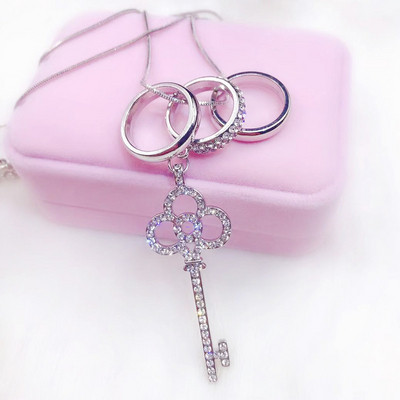 Colier de dama cu pietre decorative si pandantiv cheie