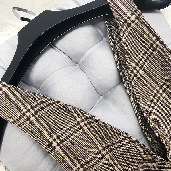 Maieu de damă în carouri cu decolteu în V în mai multe culori