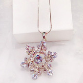 Női nyaklánc medállal és díszkövekkel két színben