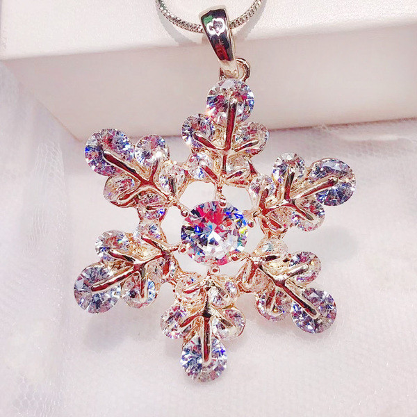 Női nyaklánc medállal és díszkövekkel két színben