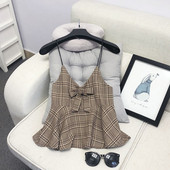 Vékony pántokkal és több színben szalaggal ellátott női kockás felső