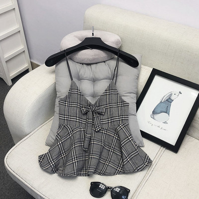 Vékony pántokkal és több színben szalaggal ellátott női kockás felső