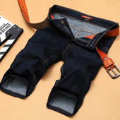 Sötét színű férfi rövidnadrág