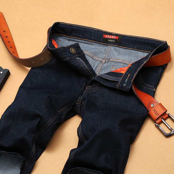 Sötét színű férfi rövidnadrág