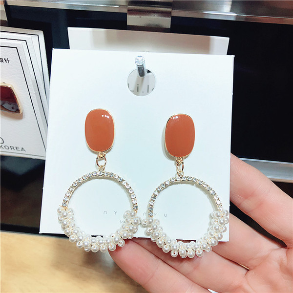 Cercei de damă cu pietre decorative și perle - două culori