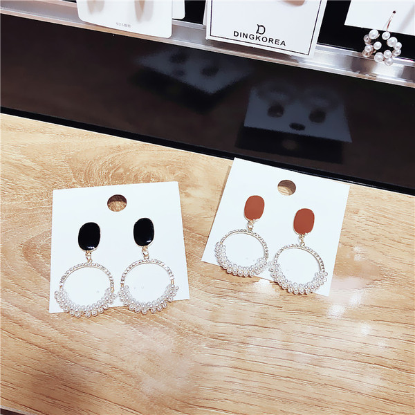 Cercei de damă cu pietre decorative și perle - două culori