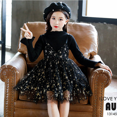 Modern gyerekruha fekete színben, hosszú ujjal és tüllrel